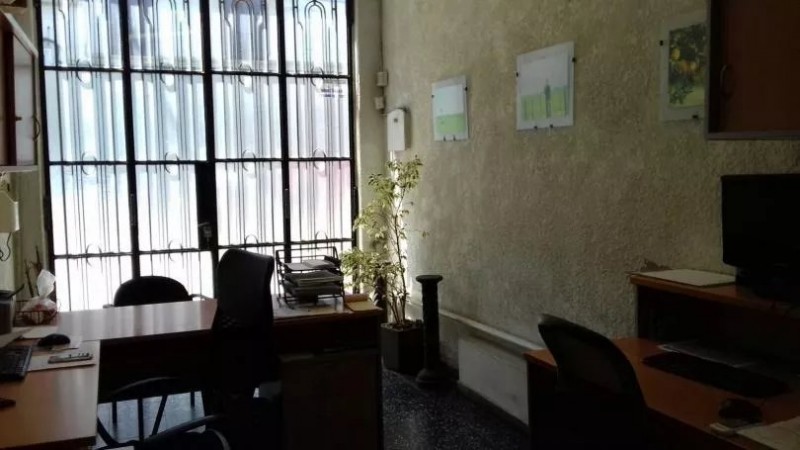 Casa de 6 dorm. en venta, en Tres Cruces.
